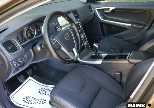 VOLVO V60 Cross Country 