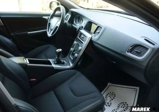 VOLVO V60 Cross Country 