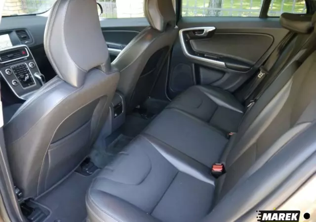 VOLVO V60 Cross Country 