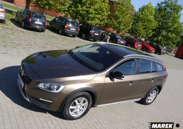 VOLVO V60 Cross Country 