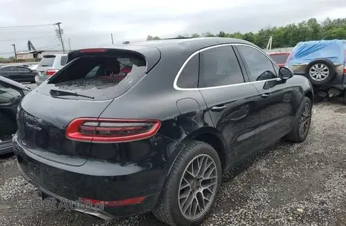 PORSCHE Macan 