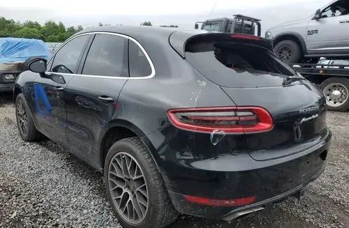 PORSCHE Macan 