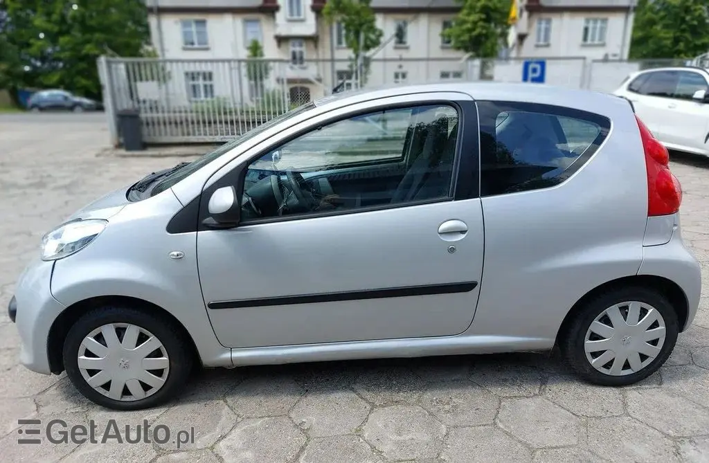 PEUGEOT 107 