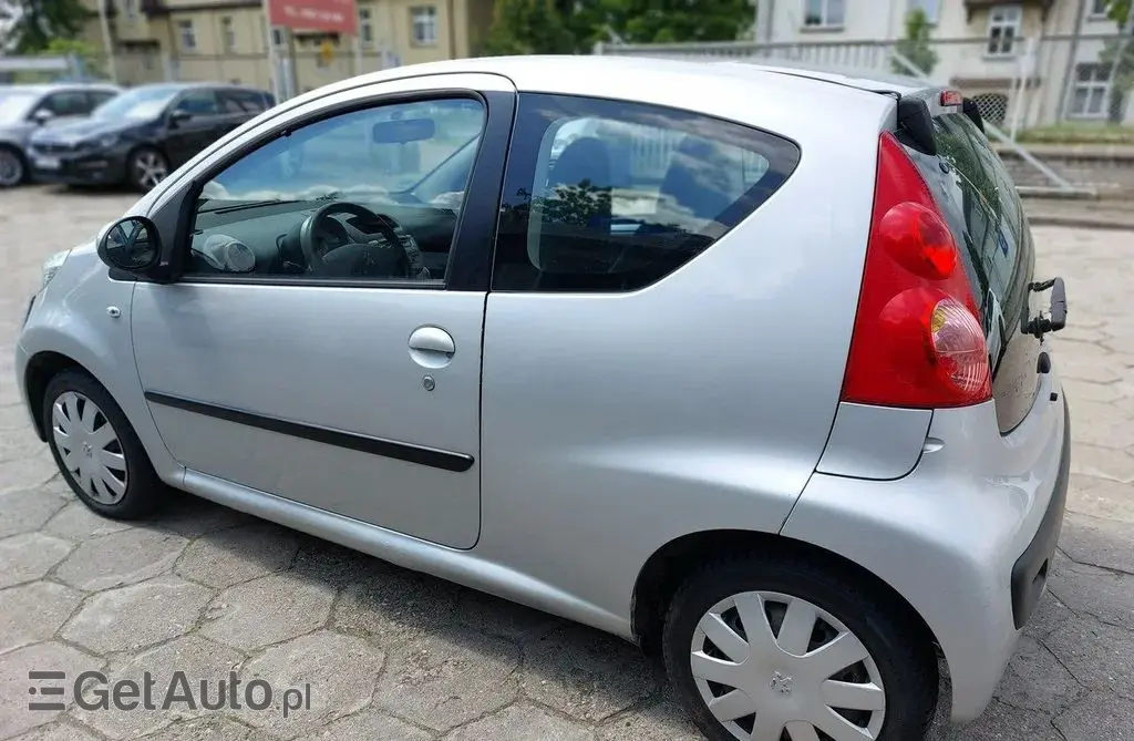 PEUGEOT 107 