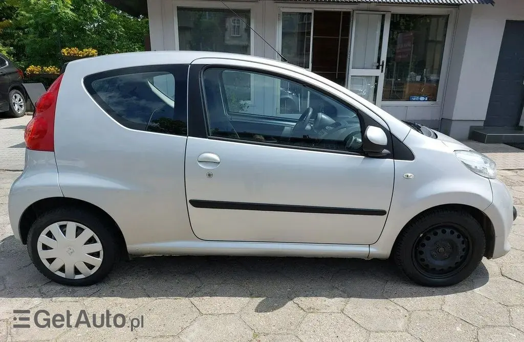 PEUGEOT 107 