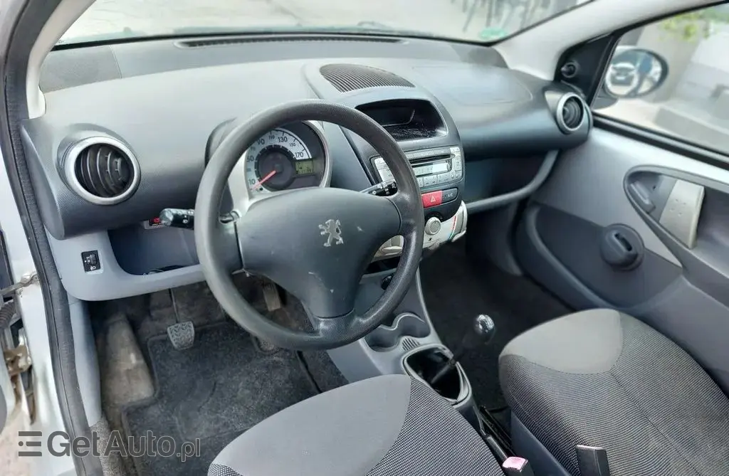 PEUGEOT 107 