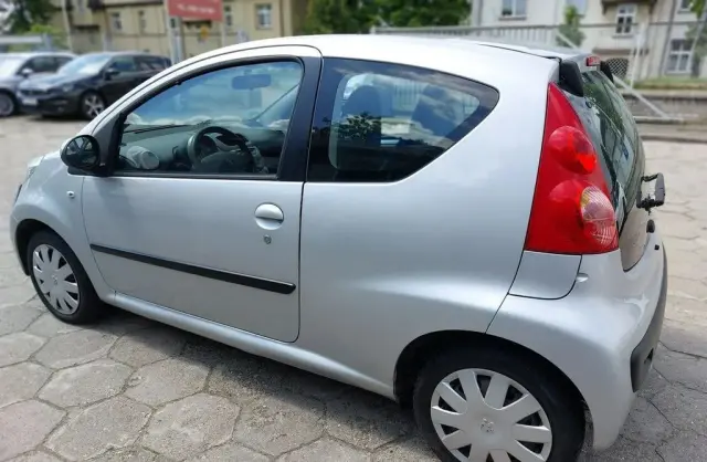 PEUGEOT 107 
