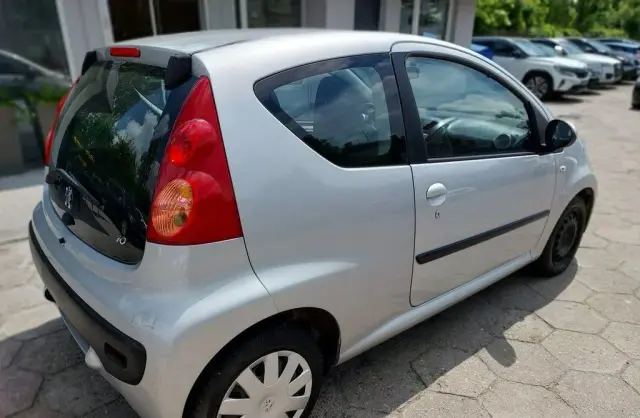 PEUGEOT 107 