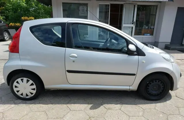 PEUGEOT 107 