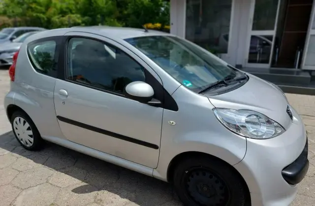 PEUGEOT 107 