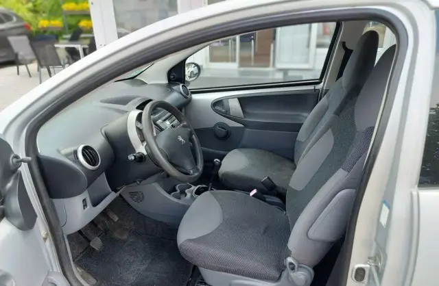 PEUGEOT 107 