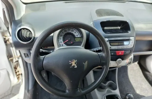 PEUGEOT 107 