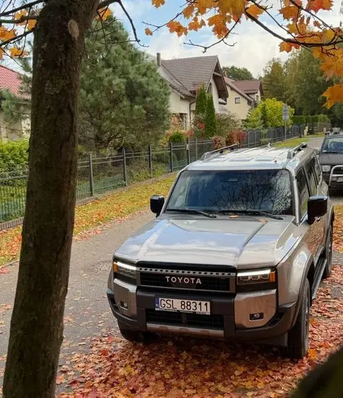 TOYOTA Land Cruiser 