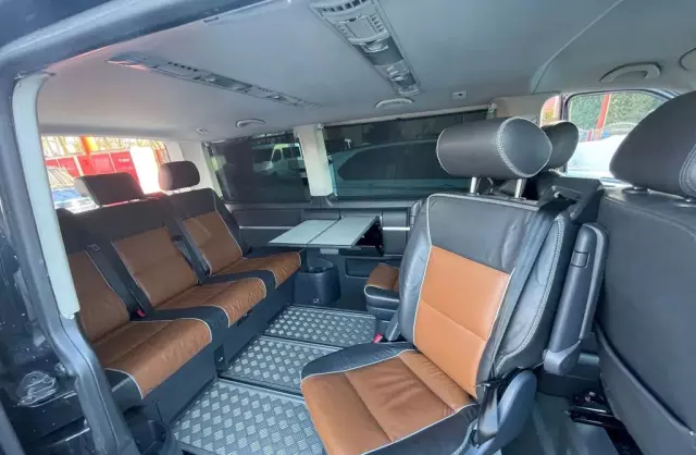 VOLKSWAGEN Multivan 