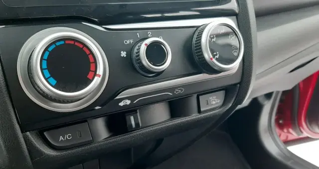 HONDA Jazz 1.3 i-VTEC Elegance