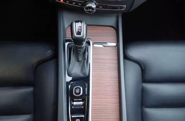 VOLVO XC60 2.0 D4 (190 KM)