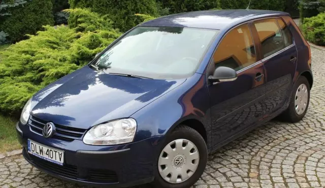 VOLKSWAGEN Golf 