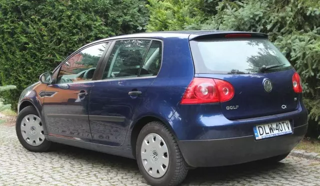 VOLKSWAGEN Golf 