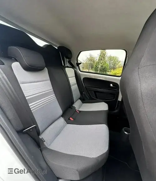 VOLKSWAGEN Up! 