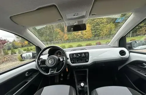 VOLKSWAGEN Up! 