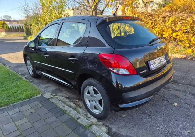 PEUGEOT 207 