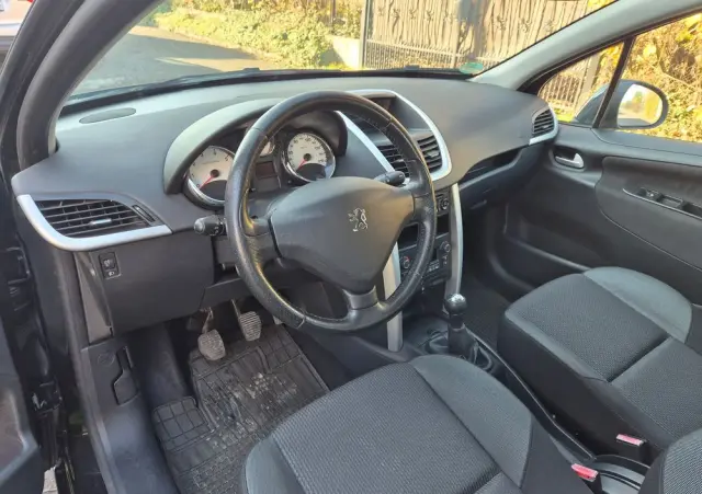 PEUGEOT 207 