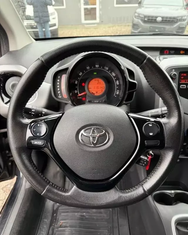 TOYOTA Aygo 1.0 VVT-i Black Edition