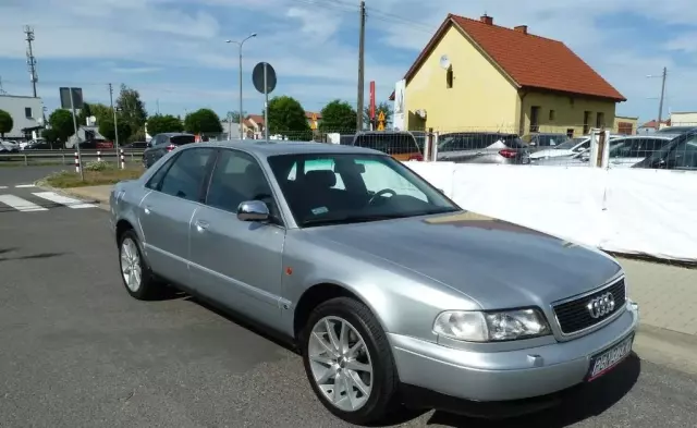 AUDI A8 