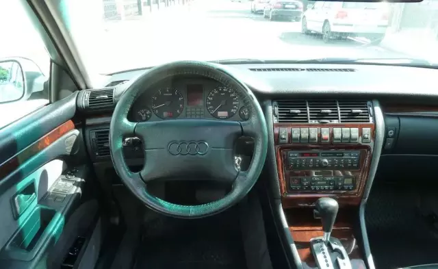 AUDI A8 