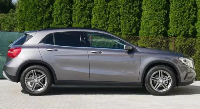 MERCEDES-BENZ GLA 