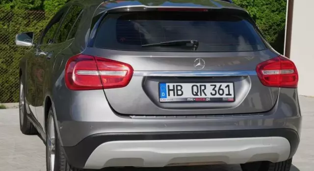 MERCEDES-BENZ GLA 
