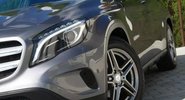 MERCEDES-BENZ GLA 