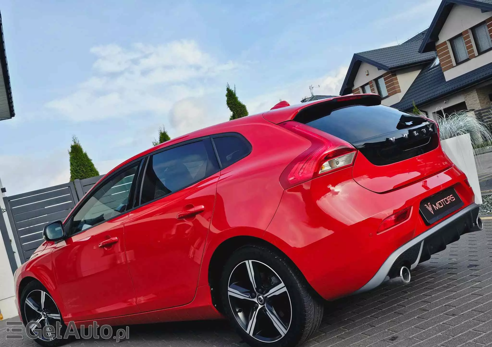 VOLVO V40 D2 Drive-E R-Design Momentum