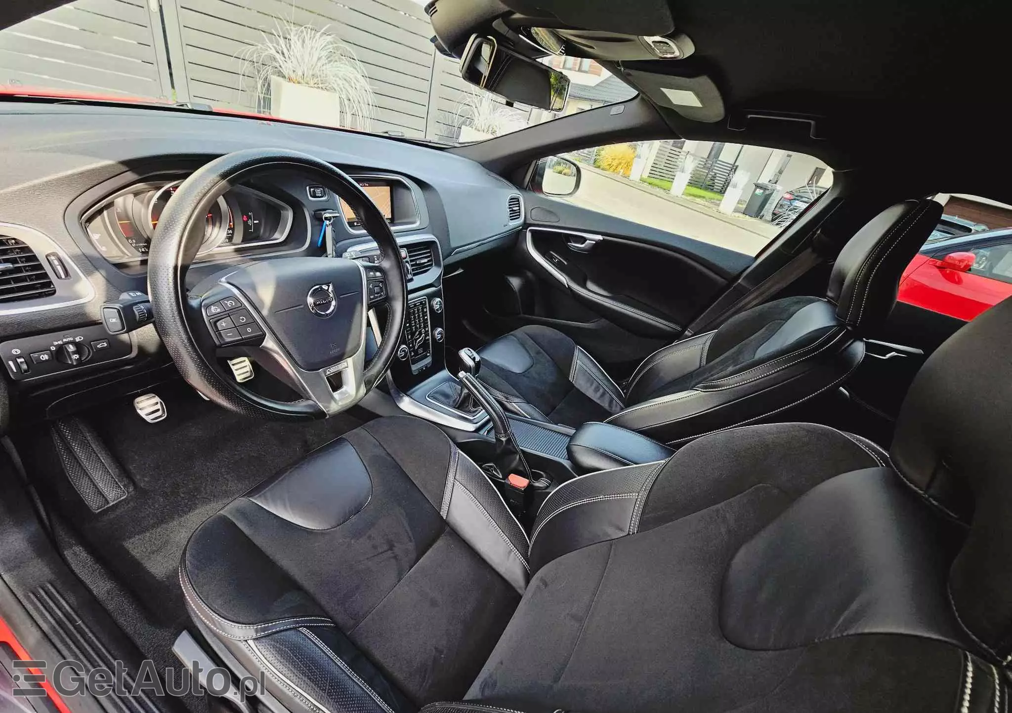 VOLVO V40 D2 Drive-E R-Design Momentum