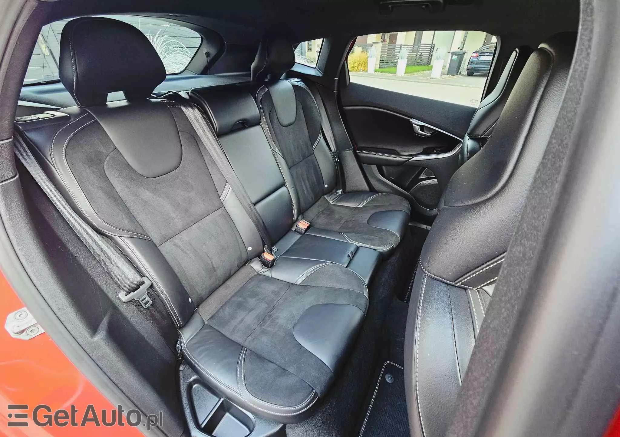 VOLVO V40 D2 Drive-E R-Design Momentum