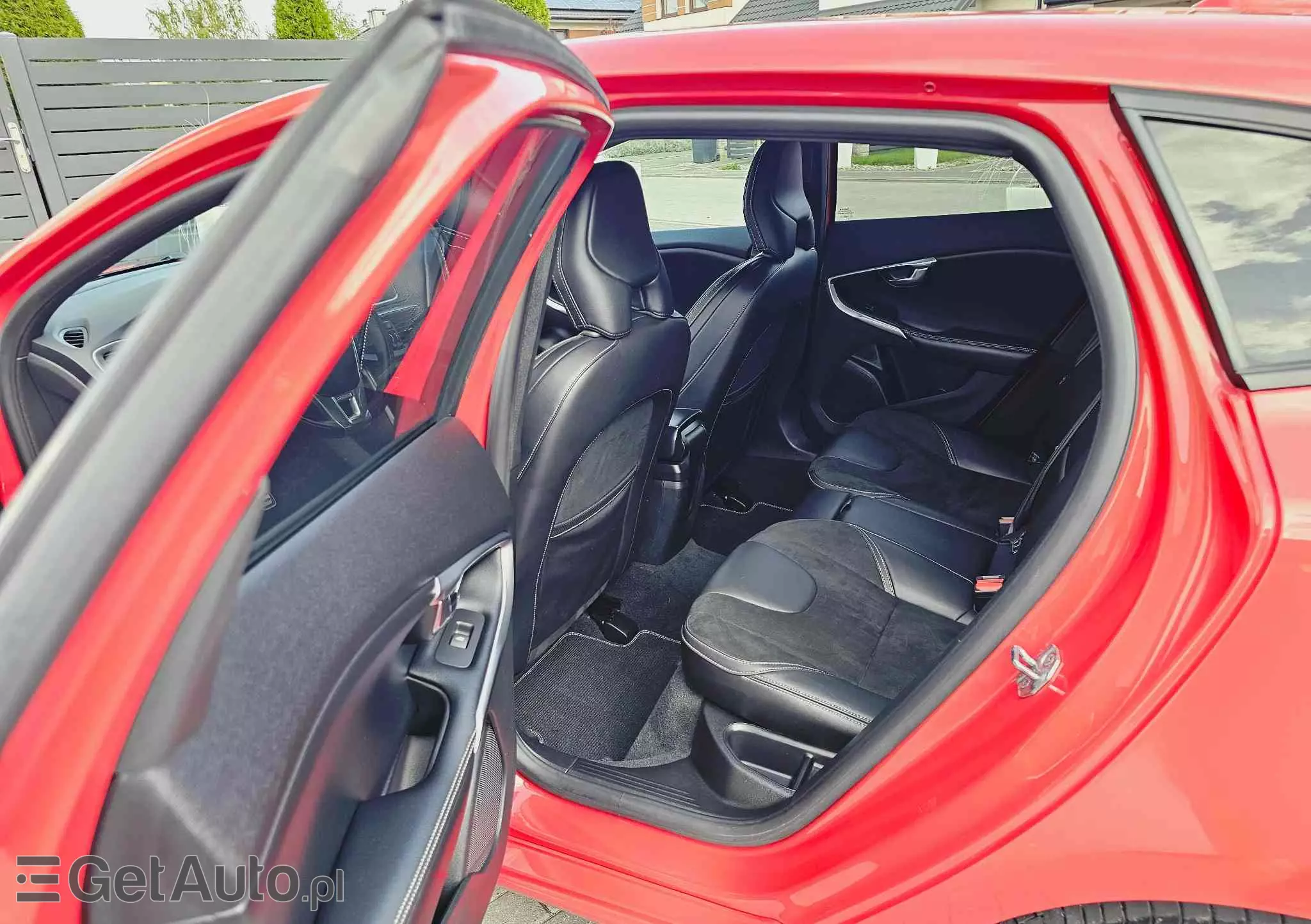 VOLVO V40 D2 Drive-E R-Design Momentum