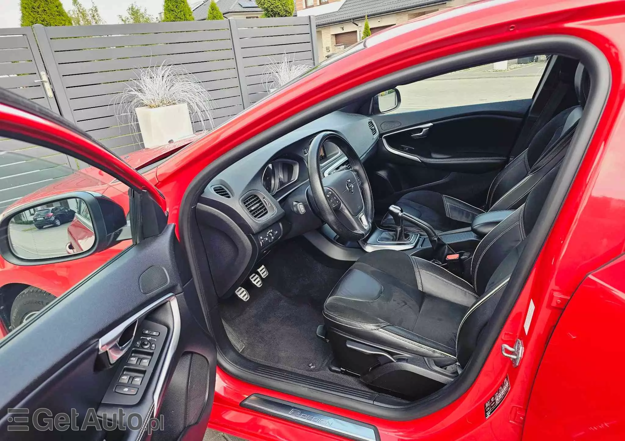 VOLVO V40 D2 Drive-E R-Design Momentum