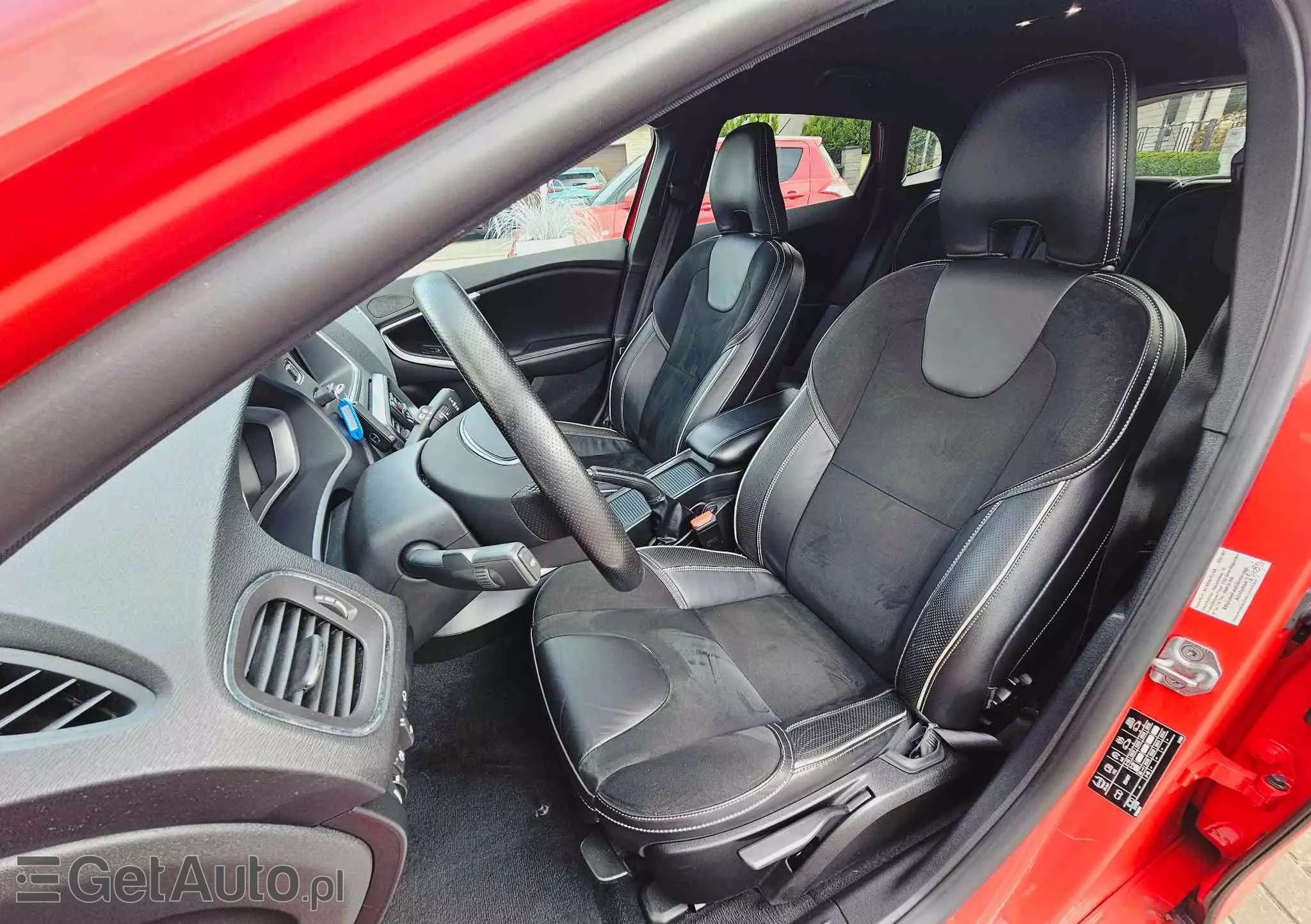 VOLVO V40 D2 Drive-E R-Design Momentum