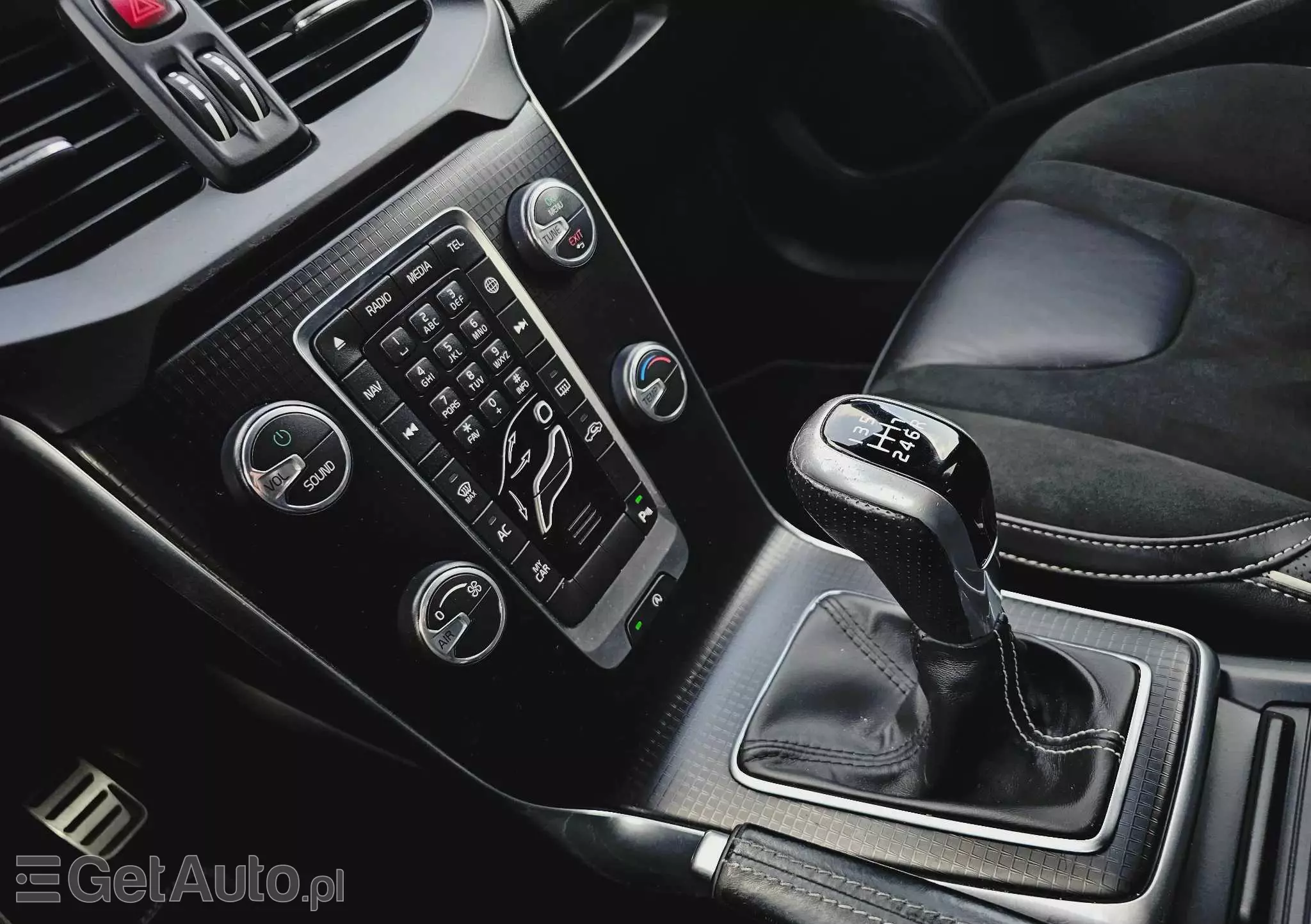 VOLVO V40 D2 Drive-E R-Design Momentum