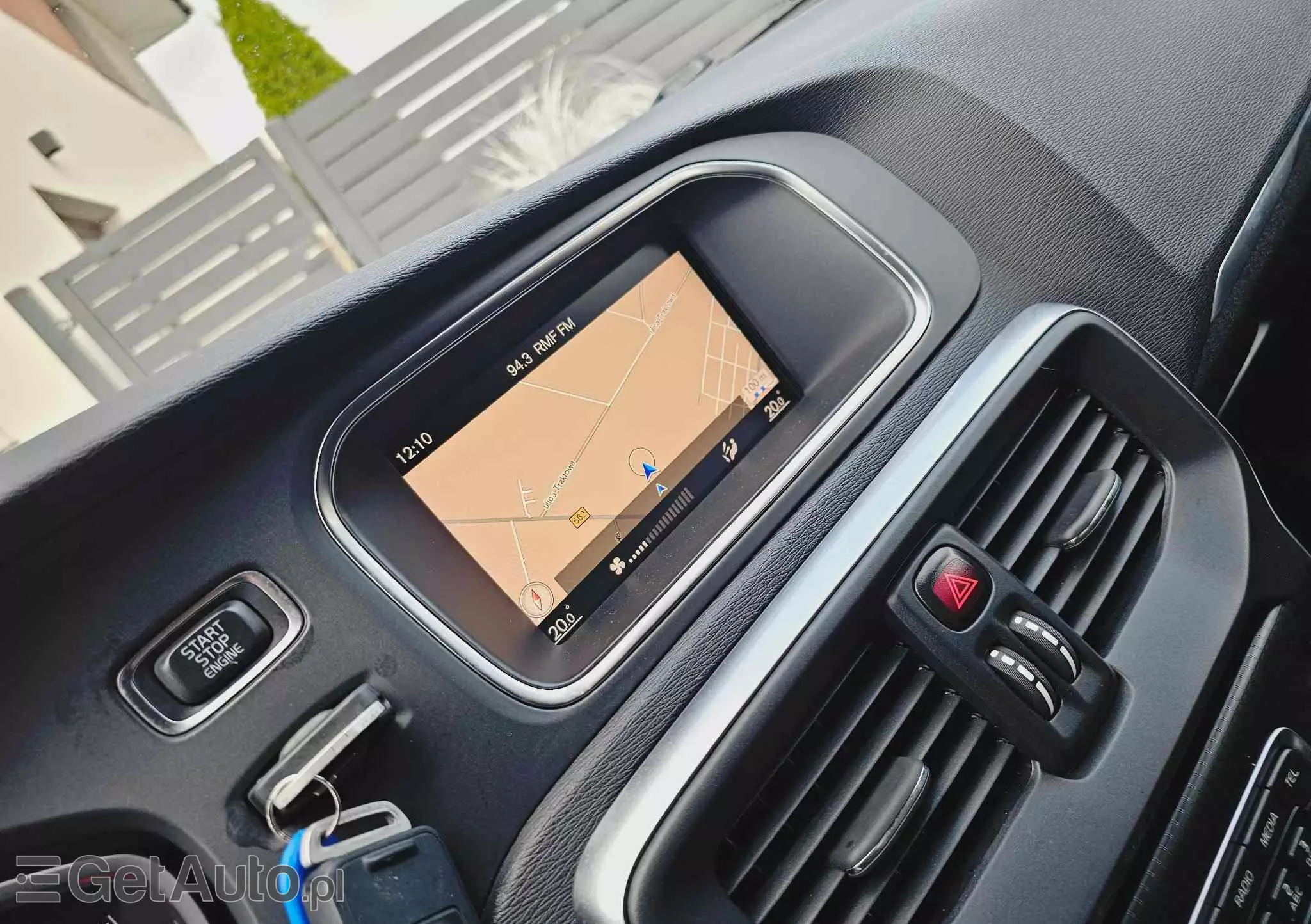 VOLVO V40 D2 Drive-E R-Design Momentum