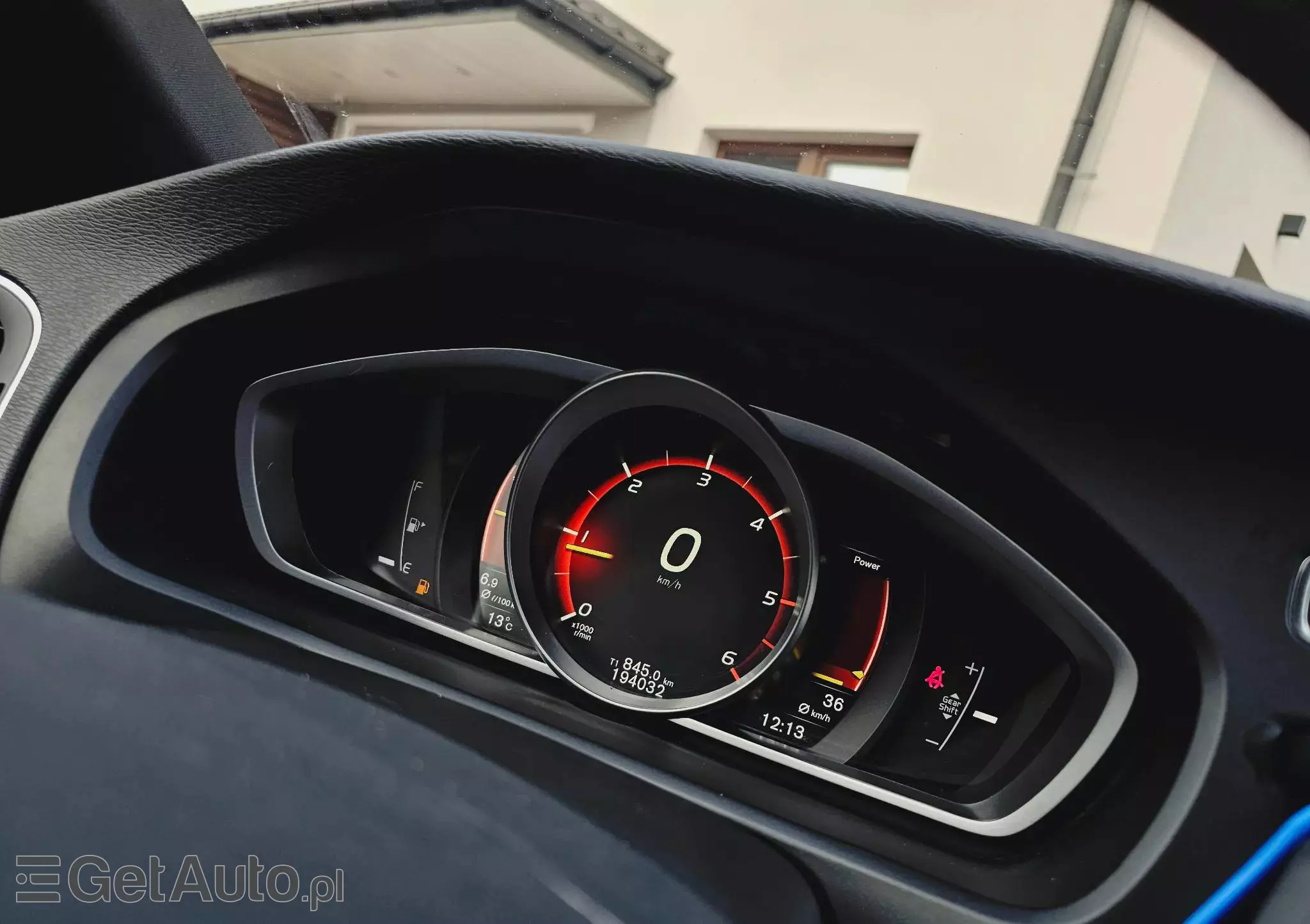 VOLVO V40 D2 Drive-E R-Design Momentum