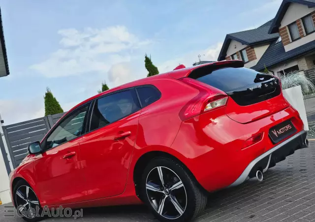 VOLVO V40 D2 Drive-E R-Design Momentum