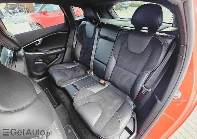 VOLVO V40 D2 Drive-E R-Design Momentum