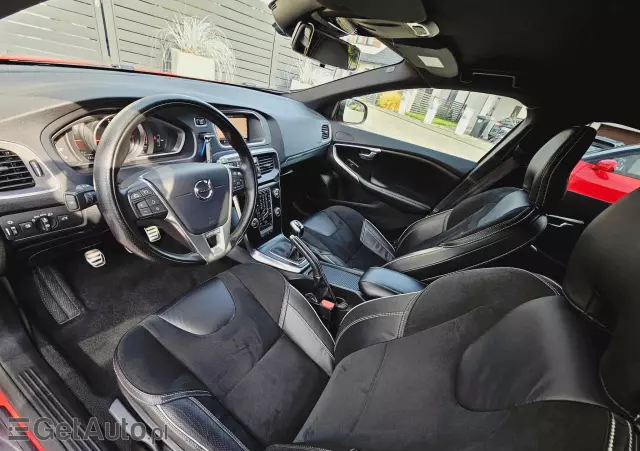 VOLVO V40 D2 Drive-E R-Design Momentum