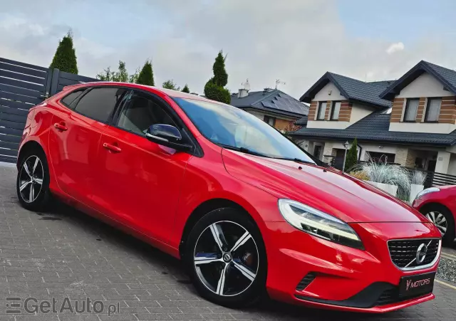 VOLVO V40 D2 Drive-E R-Design Momentum