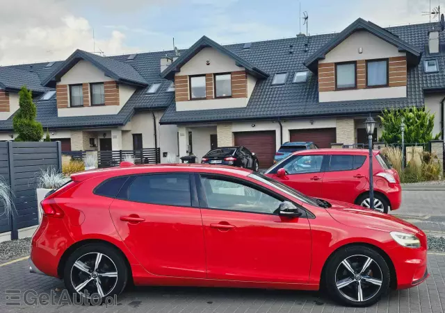 VOLVO V40 D2 Drive-E R-Design Momentum