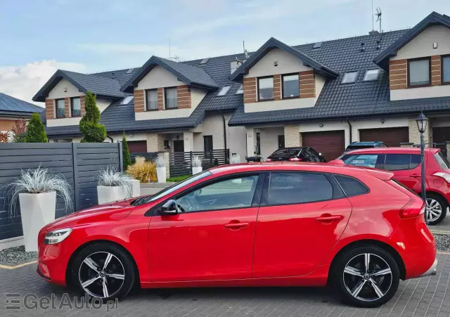 VOLVO V40 D2 Drive-E R-Design Momentum