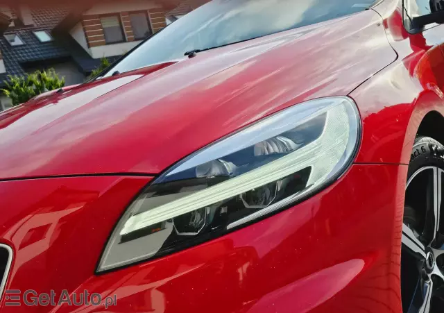 VOLVO V40 D2 Drive-E R-Design Momentum