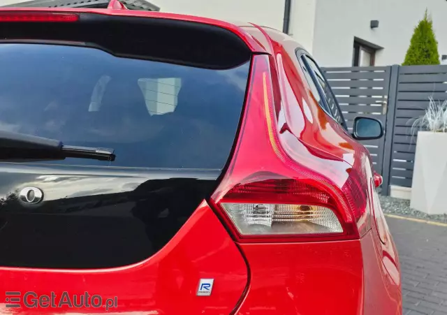 VOLVO V40 D2 Drive-E R-Design Momentum