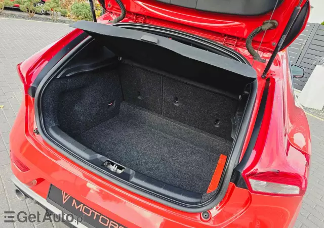 VOLVO V40 D2 Drive-E R-Design Momentum